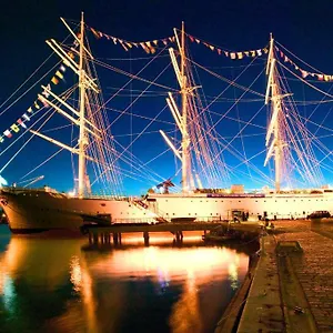 3* Botel Barken Viking